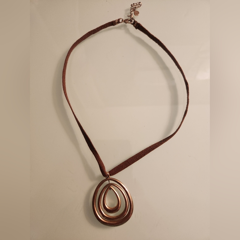 Gold choker necklace